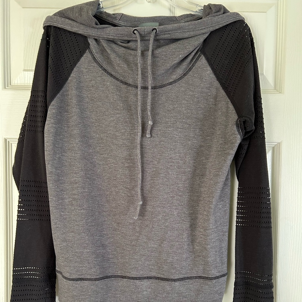 EUC Athleta Hooded Long Sleeve Top